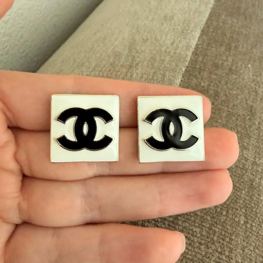 🤍Chanel Vintage CC Square Stud Earrings 🖤 - Picture 3 of 12